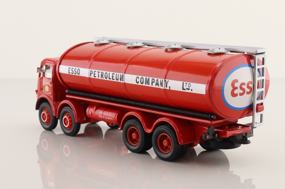 eight wheel fuel tanker